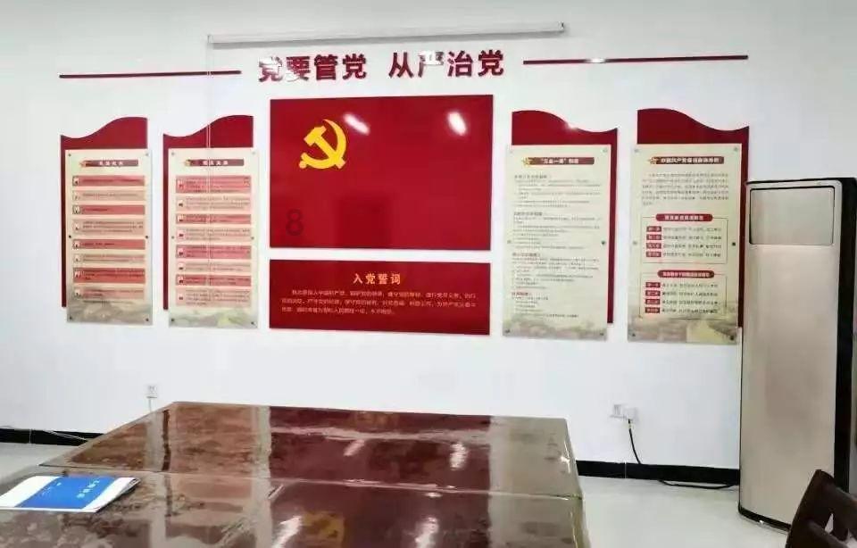 老师为学生统一采购运动鞋，是否存在强制行为？